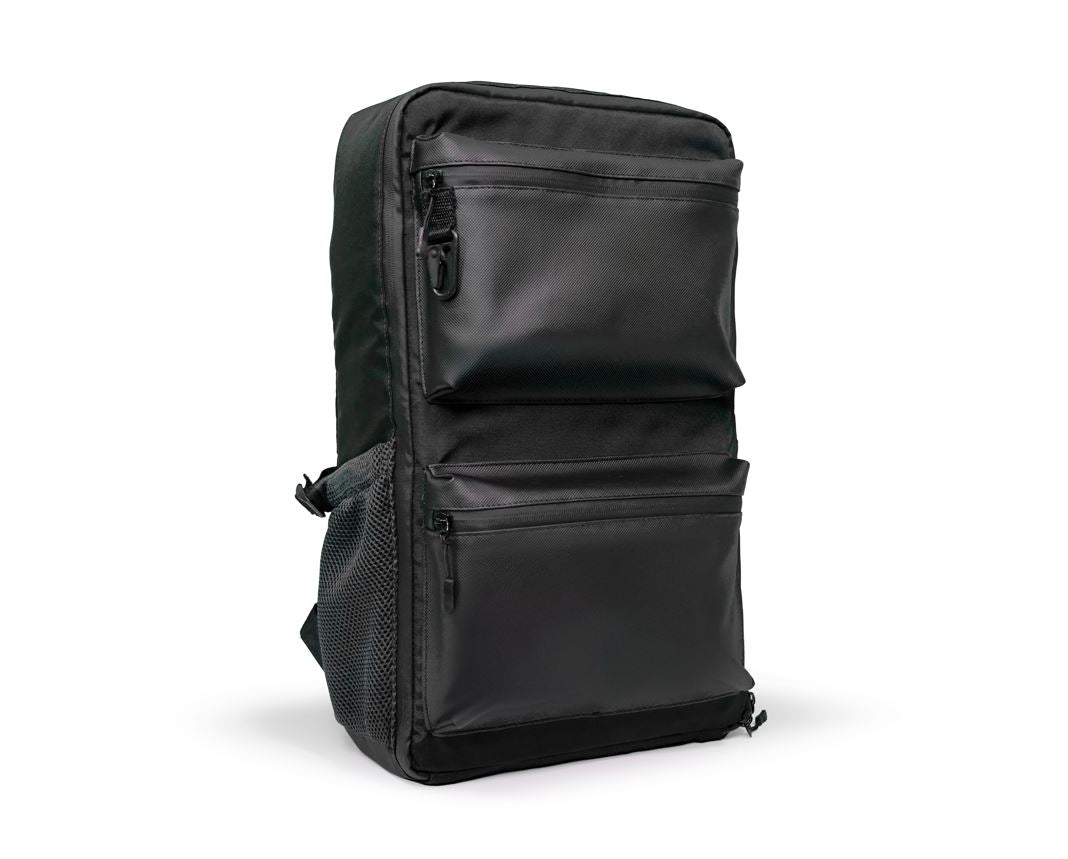 FlyPro Multifunction Backpack for M3E / Matrice 4 Series product view 6; Aircraft, batteries, controllers, computers and other equipment shown for fit are not included with the case.