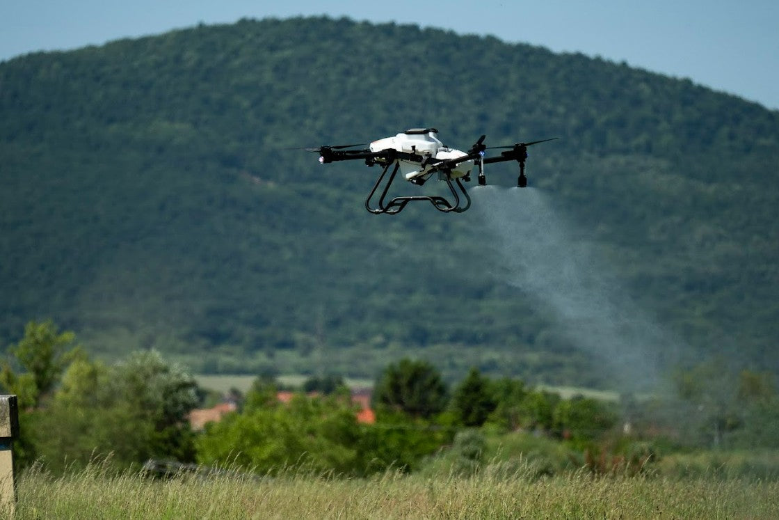 ABZ L30 in flight over a field